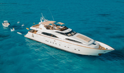 Luxury yacht charter in Nassau the Bahamas