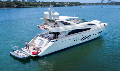 Luxury yacht charter in Nassau the Bahamas