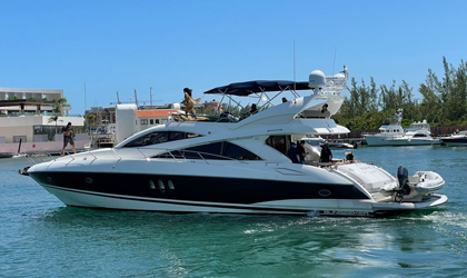 Luxury yacht charter in Nassau the Bahamas