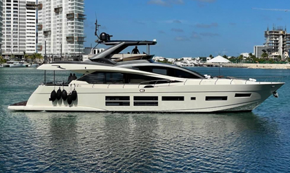 Luxury yacht charter in Nassau the Bahamas